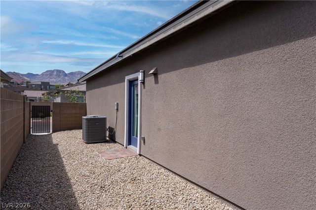 904 Kings Cliff Lane, Las Vegas, NV 89138