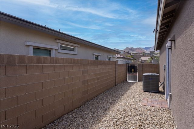 904 Kings Cliff Lane, Las Vegas, NV 89138