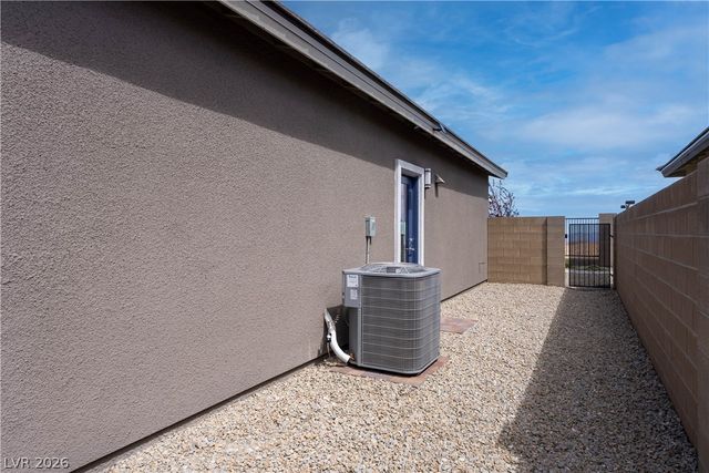 904 Kings Cliff Lane, Las Vegas, NV 89138
