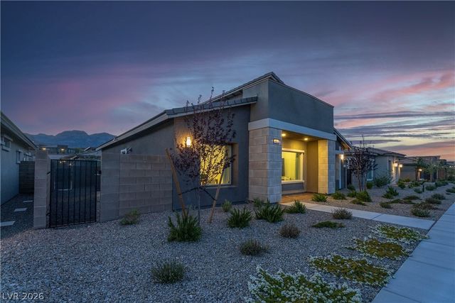 904 Kings Cliff Lane, Las Vegas, NV 89138