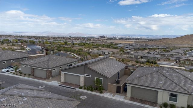 904 Kings Cliff Lane, Las Vegas, NV 89138