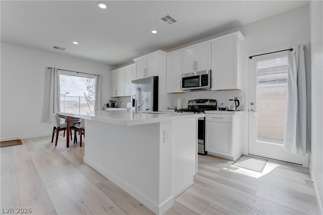 904 Kings Cliff Lane, Las Vegas, NV 89138