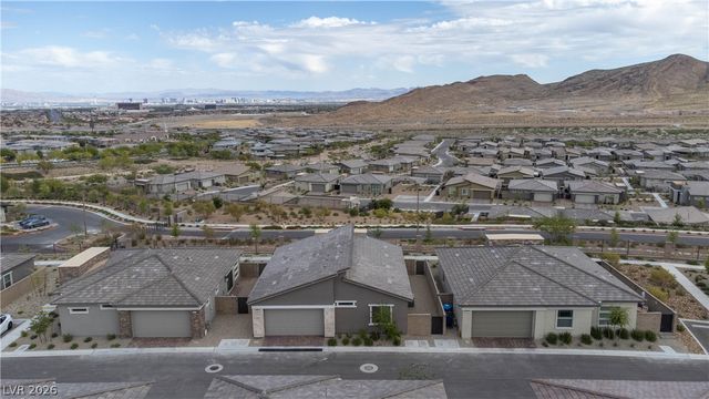 904 Kings Cliff Lane, Las Vegas, NV 89138