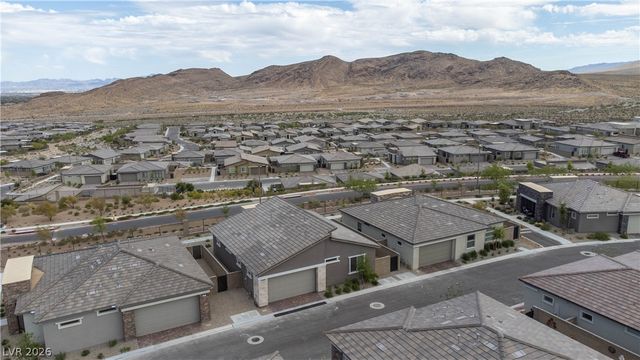 904 Kings Cliff Lane, Las Vegas, NV 89138