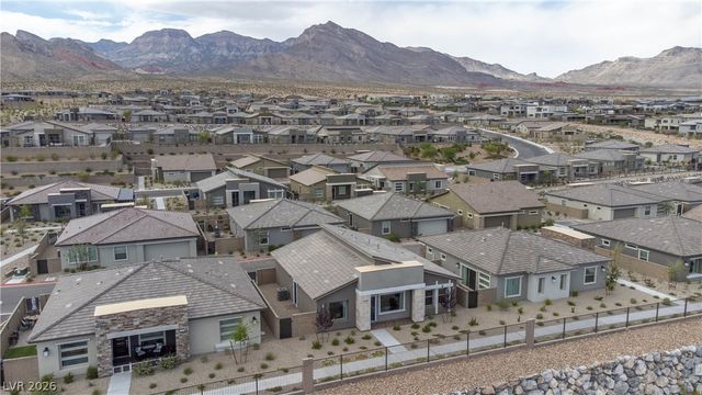 904 Kings Cliff Lane, Las Vegas, NV 89138