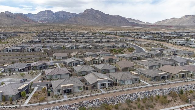 904 Kings Cliff Lane, Las Vegas, NV 89138