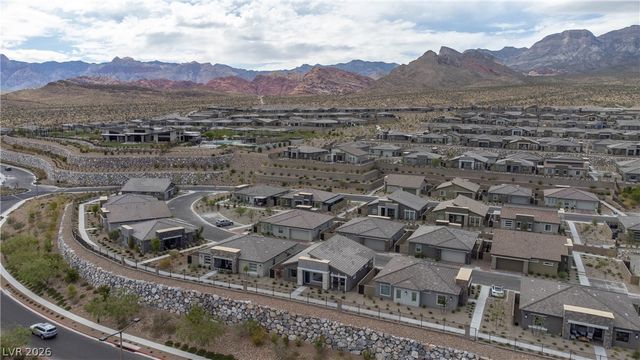 904 Kings Cliff Lane, Las Vegas, NV 89138