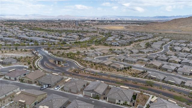 904 Kings Cliff Lane, Las Vegas, NV 89138