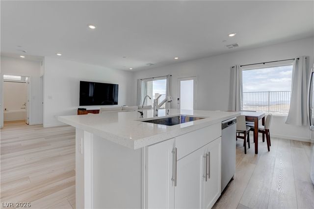 904 Kings Cliff Lane, Las Vegas, NV 89138