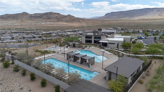 904 Kings Cliff Lane, Las Vegas, NV 89138