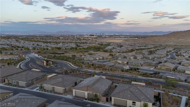 904 Kings Cliff Lane, Las Vegas, NV 89138