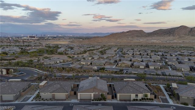 904 Kings Cliff Lane, Las Vegas, NV 89138