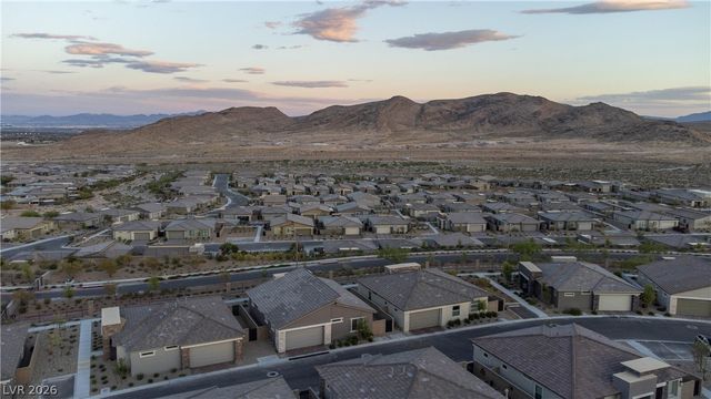 904 Kings Cliff Lane, Las Vegas, NV 89138
