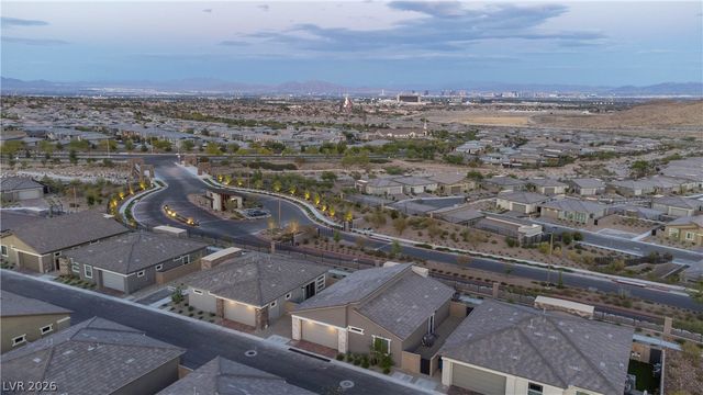 904 Kings Cliff Lane, Las Vegas, NV 89138