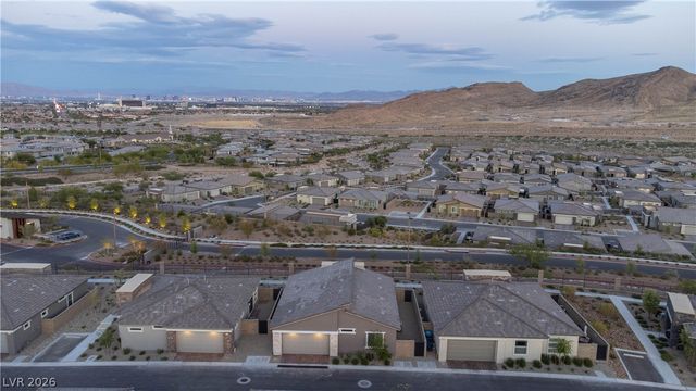 904 Kings Cliff Lane, Las Vegas, NV 89138