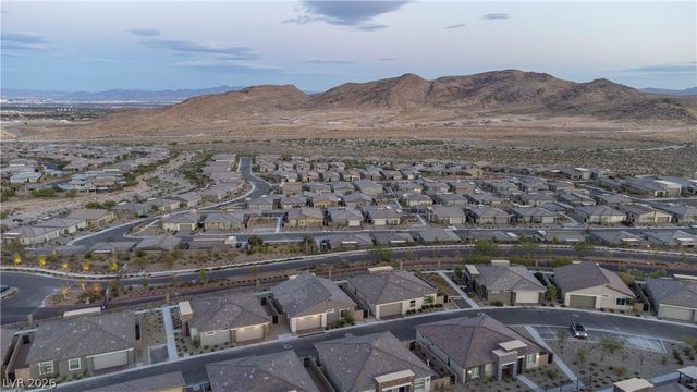 904 Kings Cliff Lane, Las Vegas, NV 89138