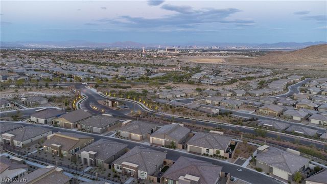 904 Kings Cliff Lane, Las Vegas, NV 89138