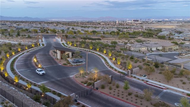 904 Kings Cliff Lane, Las Vegas, NV 89138
