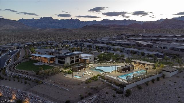 904 Kings Cliff Lane, Las Vegas, NV 89138