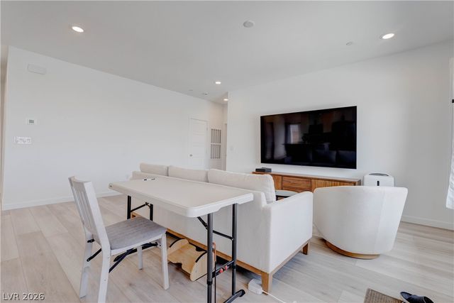 904 Kings Cliff Lane, Las Vegas, NV 89138
