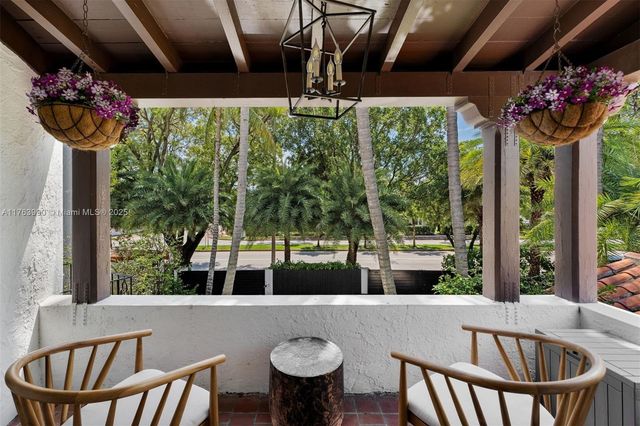 4430 Alton Rd, Miami Beach, FL 33140