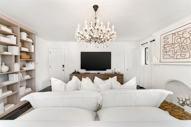 4430 Alton Rd, Miami Beach, FL 33140