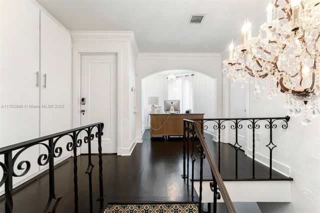 4430 Alton Rd, Miami Beach, FL 33140