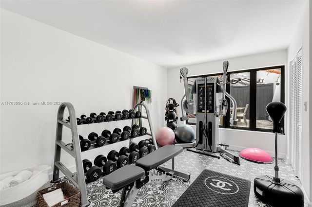 4430 Alton Rd, Miami Beach, FL 33140