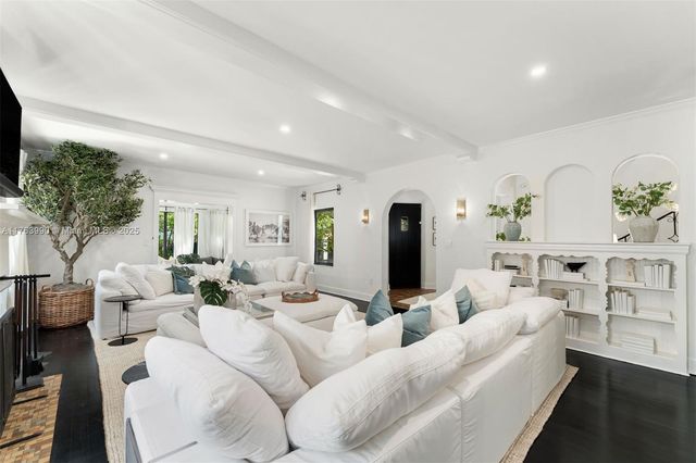 4430 Alton Rd, Miami Beach, FL 33140