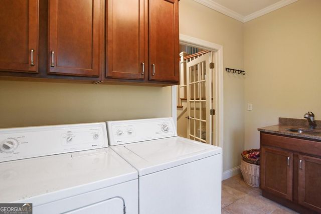 1084 Country Lane NE, Atlanta, GA 30324