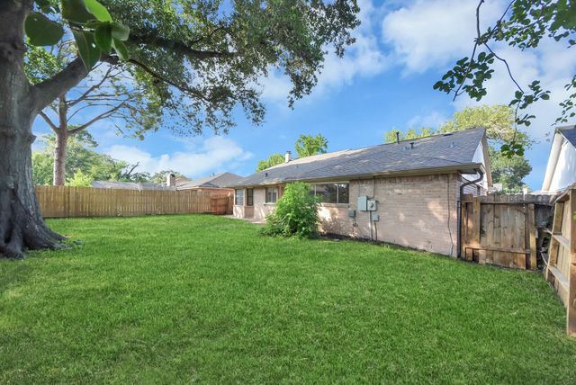 4219 Stonehenge Trail, Houston, TX 77066