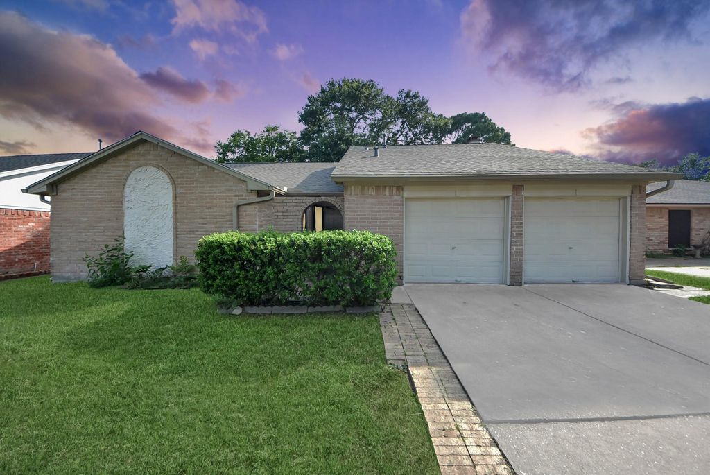 4219 Stonehenge Trail, Houston, TX 77066