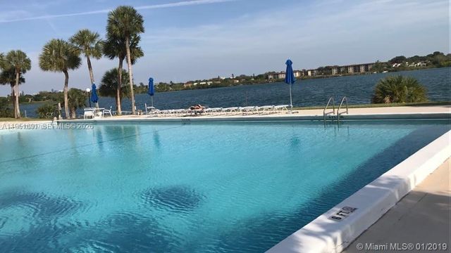 20840 San Simeon Way 702, Miami, FL 33179