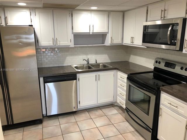 20840 San Simeon Way 702, Miami, FL 33179