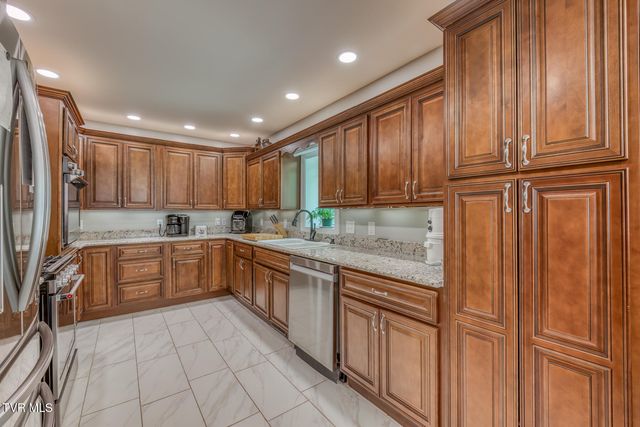 191 Tn-143, Roan Mountain, TN 37687