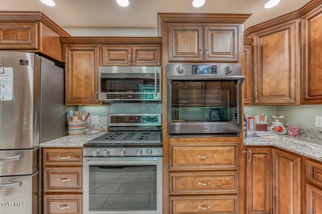 191 Tn-143, Roan Mountain, TN 37687