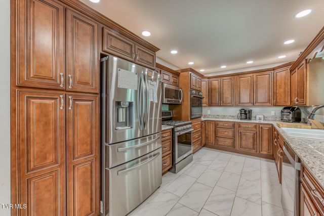 191 Tn-143, Roan Mountain, TN 37687