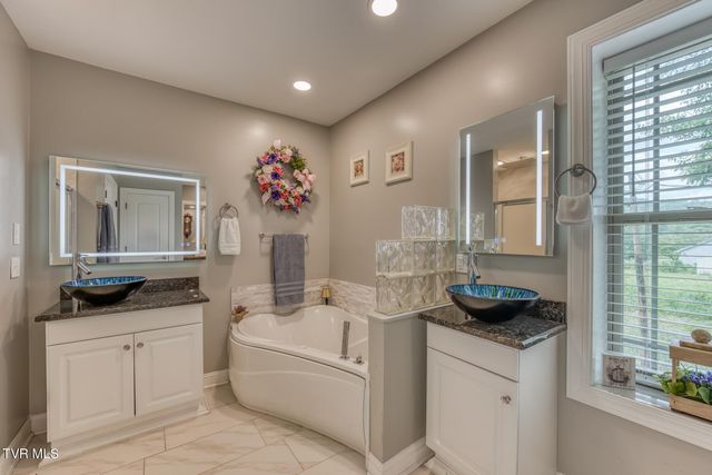 191 Tn-143, Roan Mountain, TN 37687