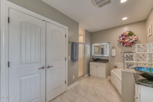 191 Tn-143, Roan Mountain, TN 37687