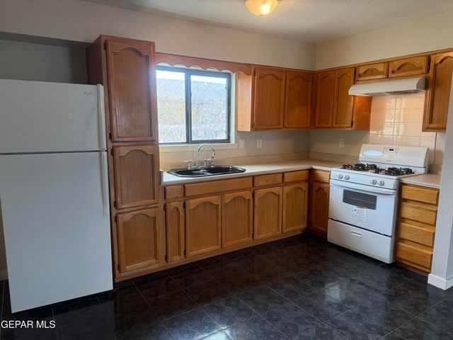 3008 EADS Place B, El Paso, TX 79935