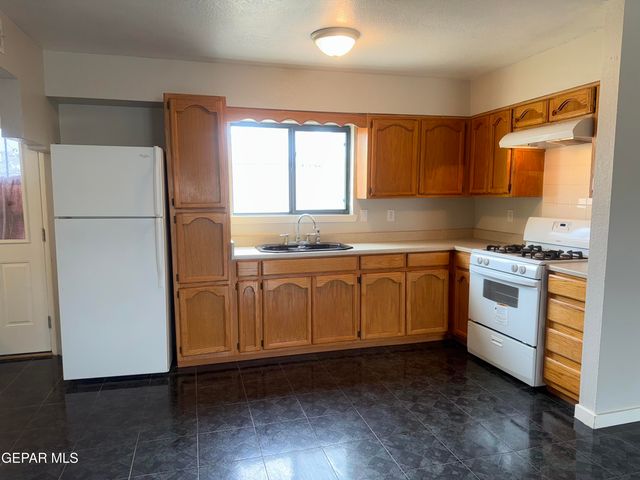 3008 EADS Place B, El Paso, TX 79935