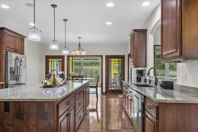 5465 S Baneberry COURT, New Berlin, WI 53146
