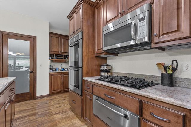 5465 S Baneberry COURT, New Berlin, WI 53146