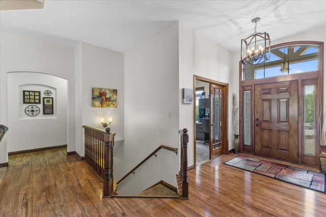 5465 S Baneberry COURT, New Berlin, WI 53146