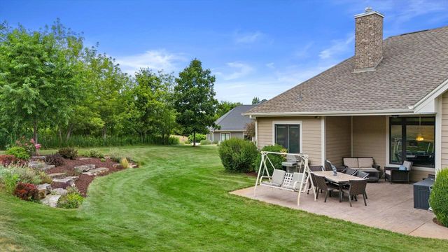 5465 S Baneberry COURT, New Berlin, WI 53146