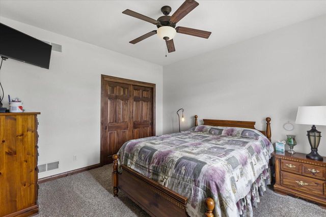 5465 S Baneberry COURT, New Berlin, WI 53146