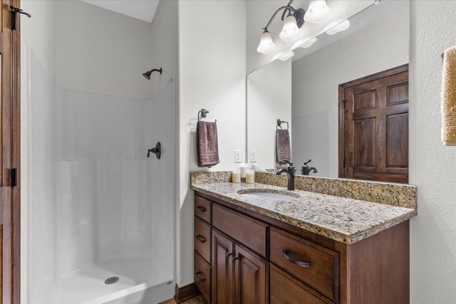 5465 S Baneberry COURT, New Berlin, WI 53146