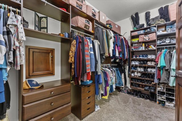 5465 S Baneberry COURT, New Berlin, WI 53146