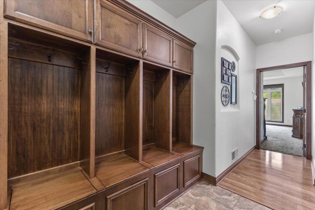 5465 S Baneberry COURT, New Berlin, WI 53146