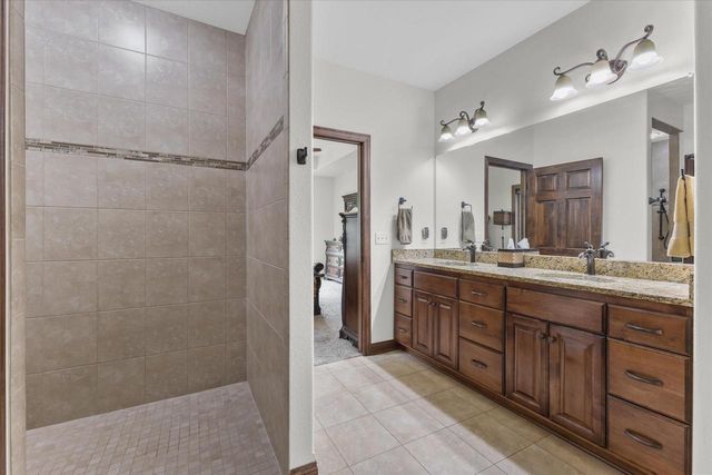 5465 S Baneberry COURT, New Berlin, WI 53146